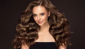 Jak dbać o włosy? Sposoby na wzmocnienie pasm