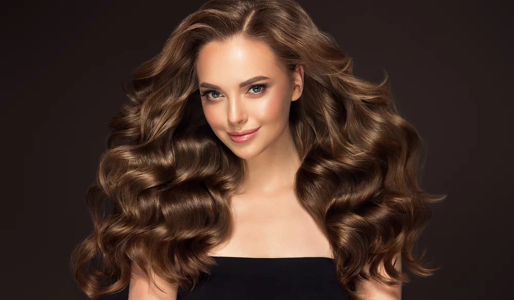 Jak dbać o włosy? Sposoby na wzmocnienie pasm